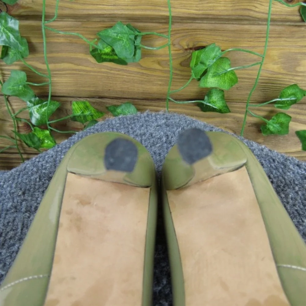 Stuart Weitzman Women  Peep Toe Khaki‎ Patent Leather Pump 8 Gently Used 2025